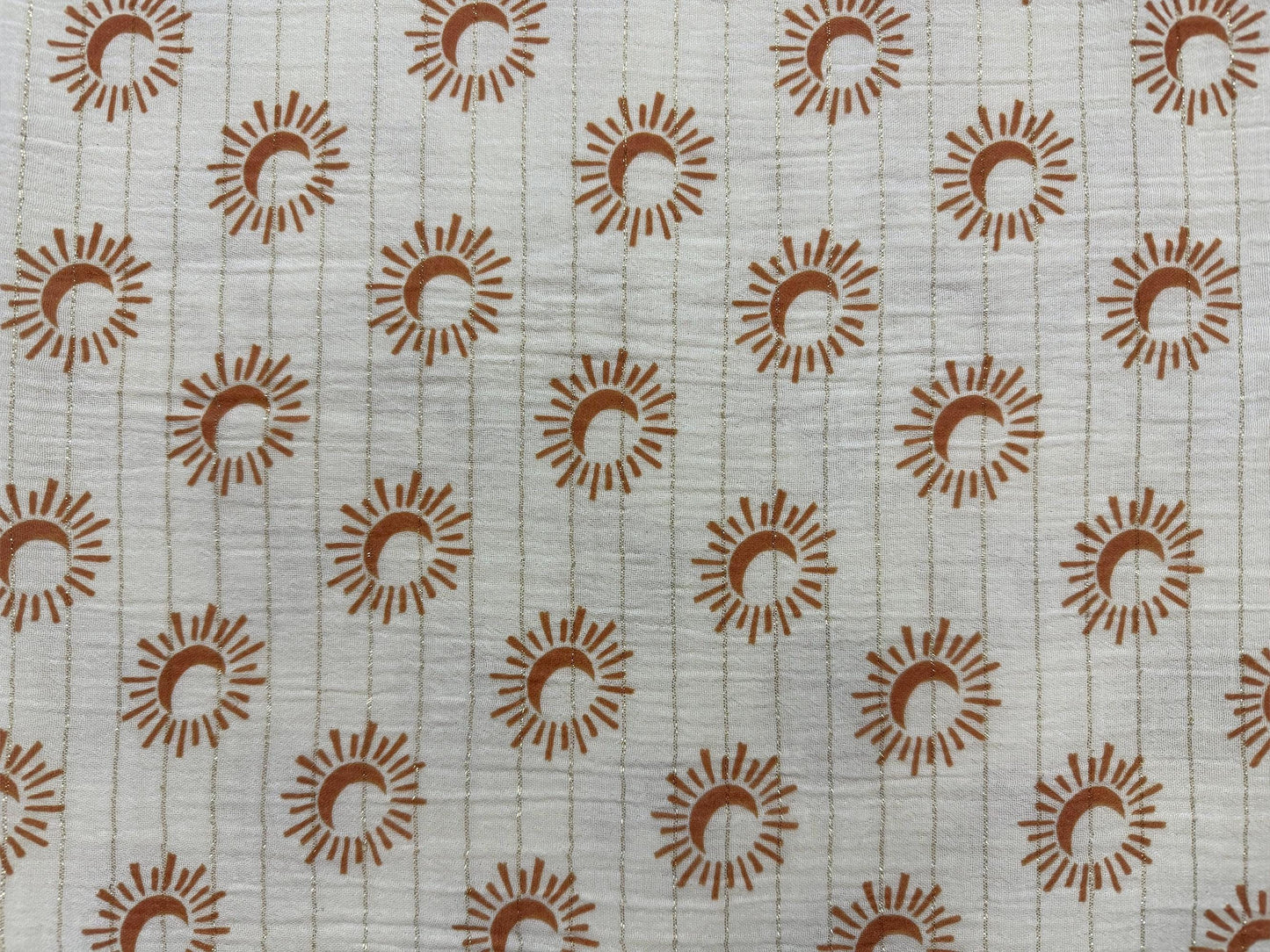 Altın Hilal Desenli Simli Müslin Kumaş | 2 Katlı | Nefes Alabilen Yumuşak Kumaş – 148 cm Genişlik