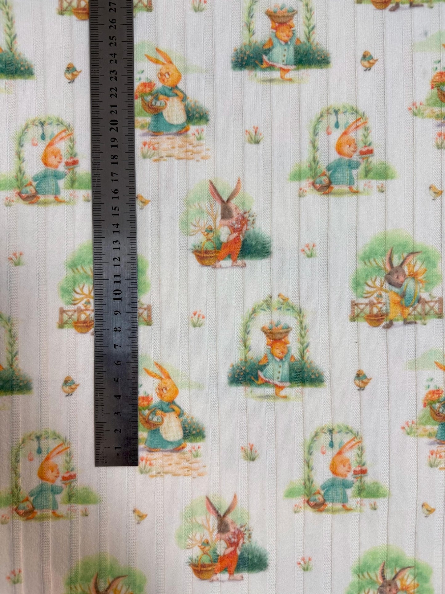 Tavşan ve Bitki Desenli Kumaş - Pamuk-Polyester Karışımı - El Sanatları, Terzilik ve Ev Dekorasyonu için Transfer Baskı Kumaş, 148 cm genişliğinde