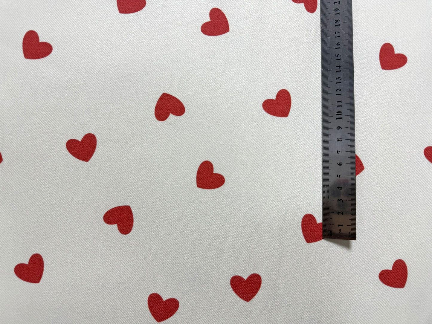 Tatlı Kalp Desenli Kumaş Çeşitli Yönlerde – Özel Baskılı – Muslin, Poplin, Keten, Saten, Kot, Gabardin, Su Geçirmez Kumaş