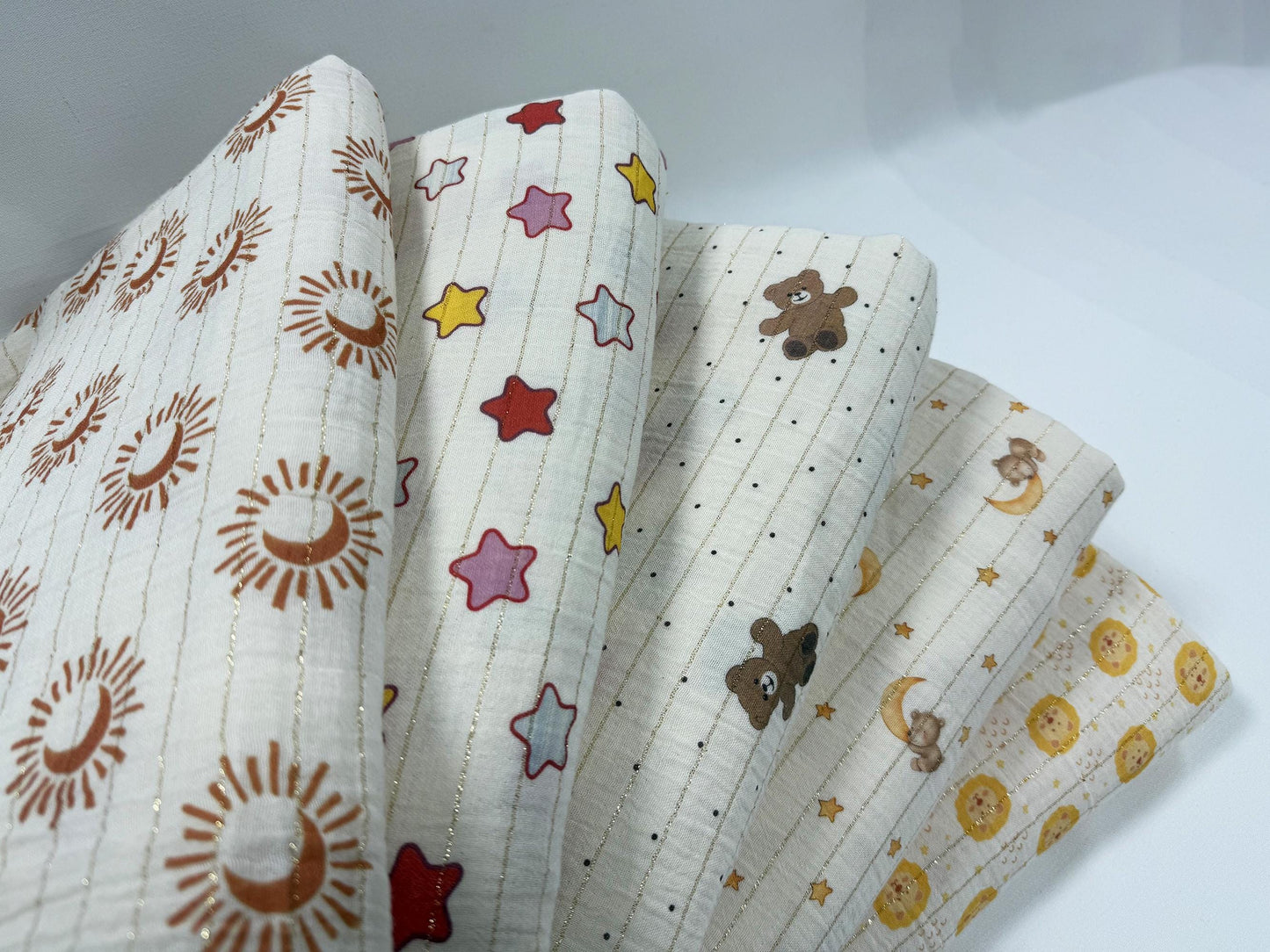 Parıltılı Detaylara Sahip Çift Katlı Tül Muslin Kumaş – Ayı, Hilal, Puantiye ve Yıldız Desenleri – Dikiş, El Sanatları için Kumaş, 148 cm genişliğinde