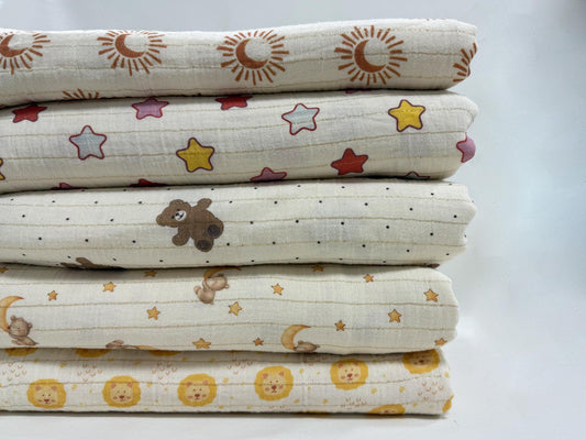 Parıltılı Detaylara Sahip Çift Katlı Tül Muslin Kumaş – Ayı, Hilal, Puantiye ve Yıldız Desenleri – Dikiş, El Sanatları için Kumaş, 148 cm genişliğinde