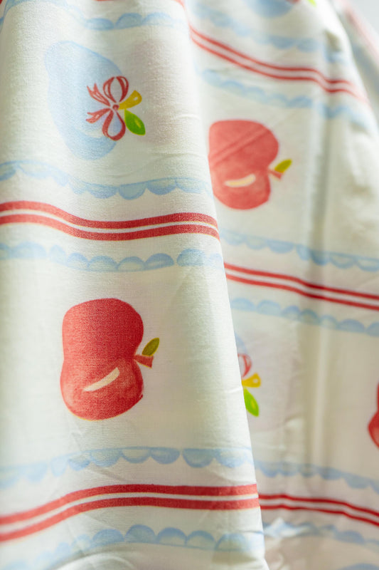 Kırmızı ve Mavi Çizgili Elma Baskı Pamuklu Poplin Kumaş - Pigment Baskı - El Sanatları, Terzilik ve Ev Dekorasyonu için Poplin, 148 cm genişliğinde