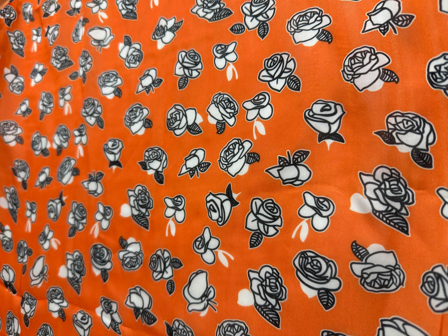 Turuncu Gül Desenli Kumaş – Muslin, Poplin, Keten, Saten, Kot, Gabardin ve Su Geçirmez Paraşüt Üzerine Özel Baskı – Dikiş, El Sanatları için