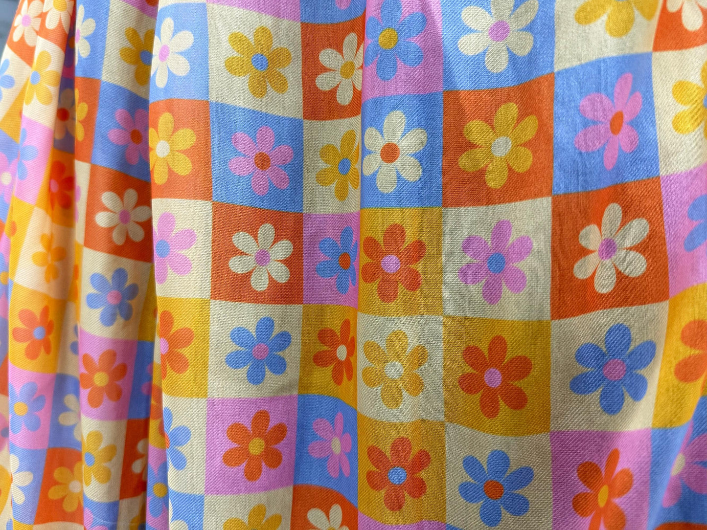 Retro Papatya Dama Tahtası Kumaş - Müslin, Poplin, Keten, Saten, Denim, Gabardin, Avluya Göre Su Geçirmez Kumaş Üzerine Renkli Çiçek Baskısı