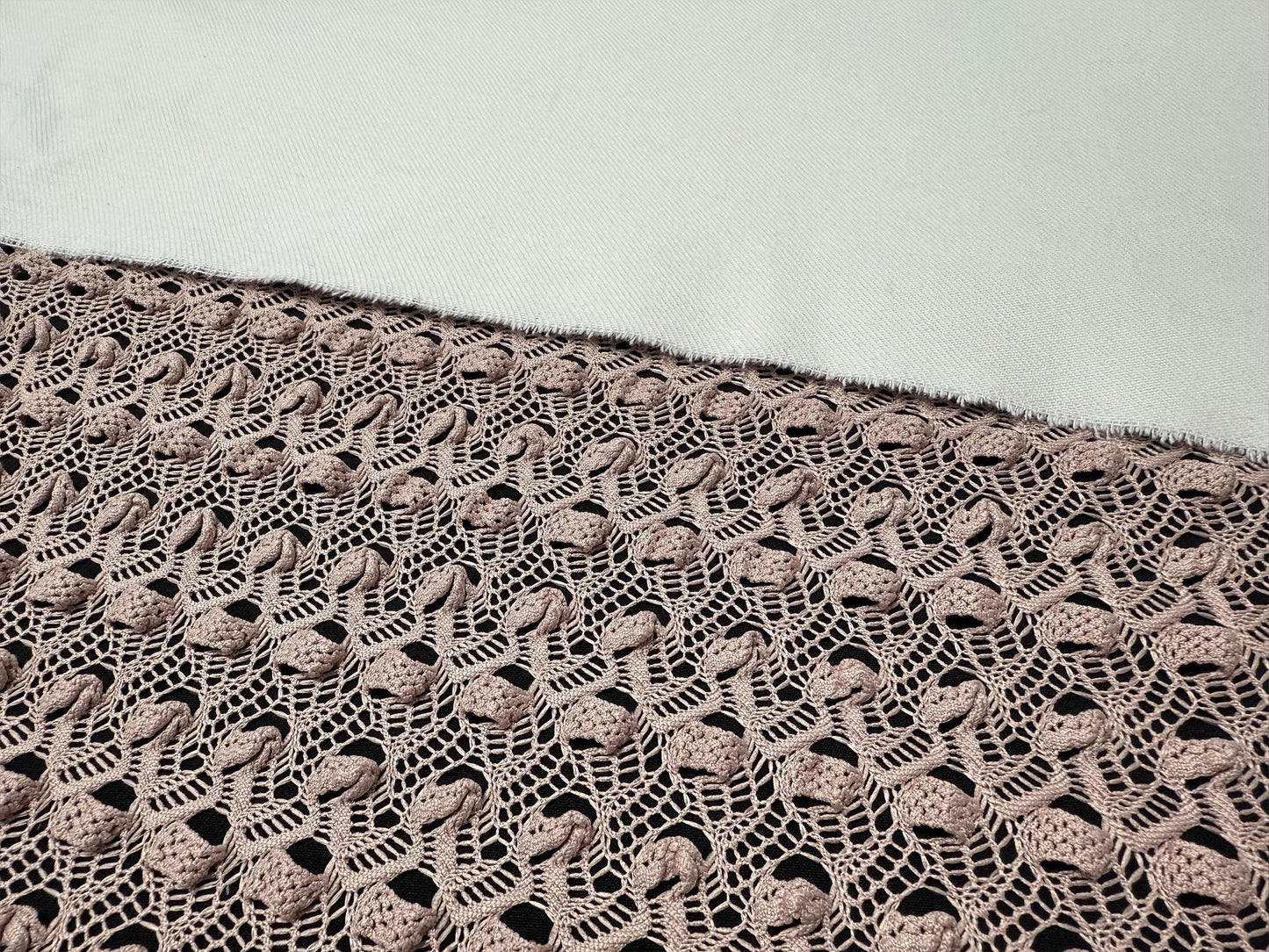 Vintage Tarzı Dantel Kumaş - Ajurlu Kroşe İşlemeli Dantel