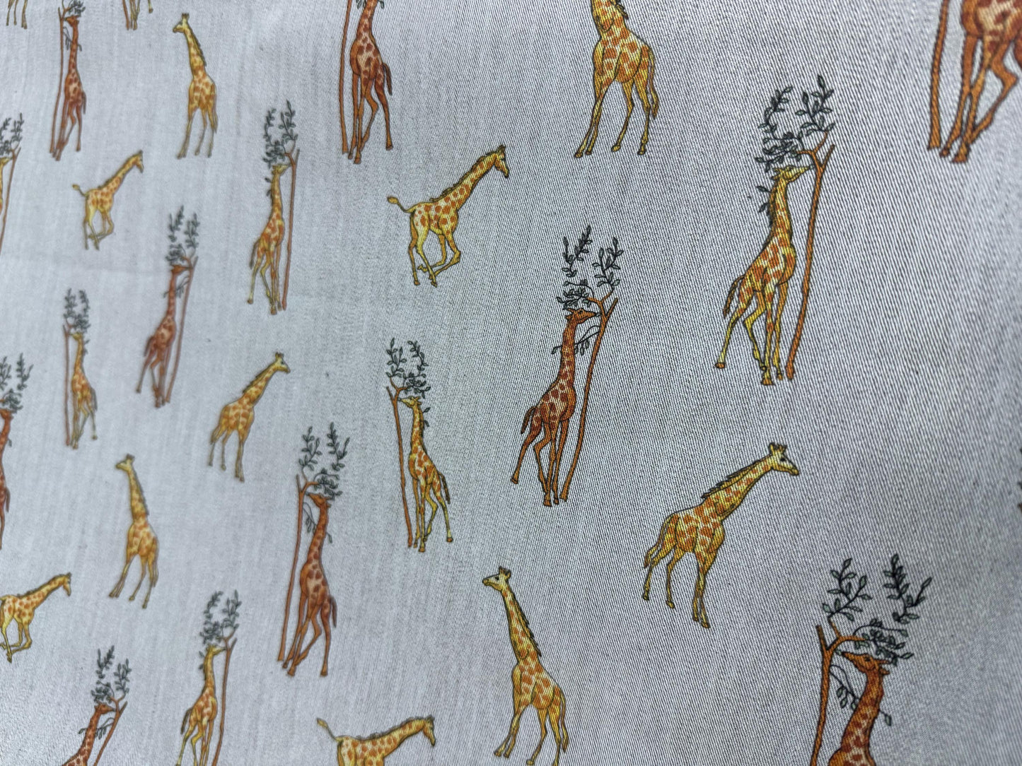 Zürafa Desenli Kumaş - Safari Hayvan Desenli | Muslin, Poplin, Keten, Saten, Kot, Gabardin, Döşemelik ve Ceket Dikimi İçin Su Geçirmez