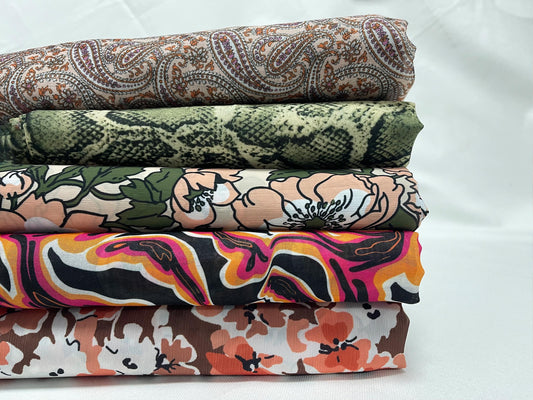 Yoryo Saten Kumaş – Yumuşak ve Zarif Polyester Saten – Paisley, Yılan Derisi Deseni, Şakayık, Dinamik İnsan, Çiçek Desenleri, 150 cm genişliğinde