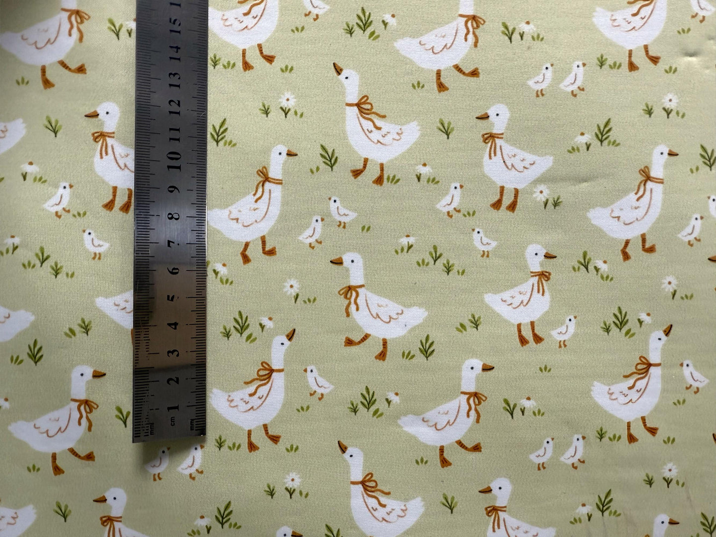 Yeşil Çiçek ve Ördek Baskı Kumaş - Lüks Transfer Baskılı Saten, Müslin, Poplin, Keten, Saten ve Denim Üzerine Mevcut - Özelleştirilebilir