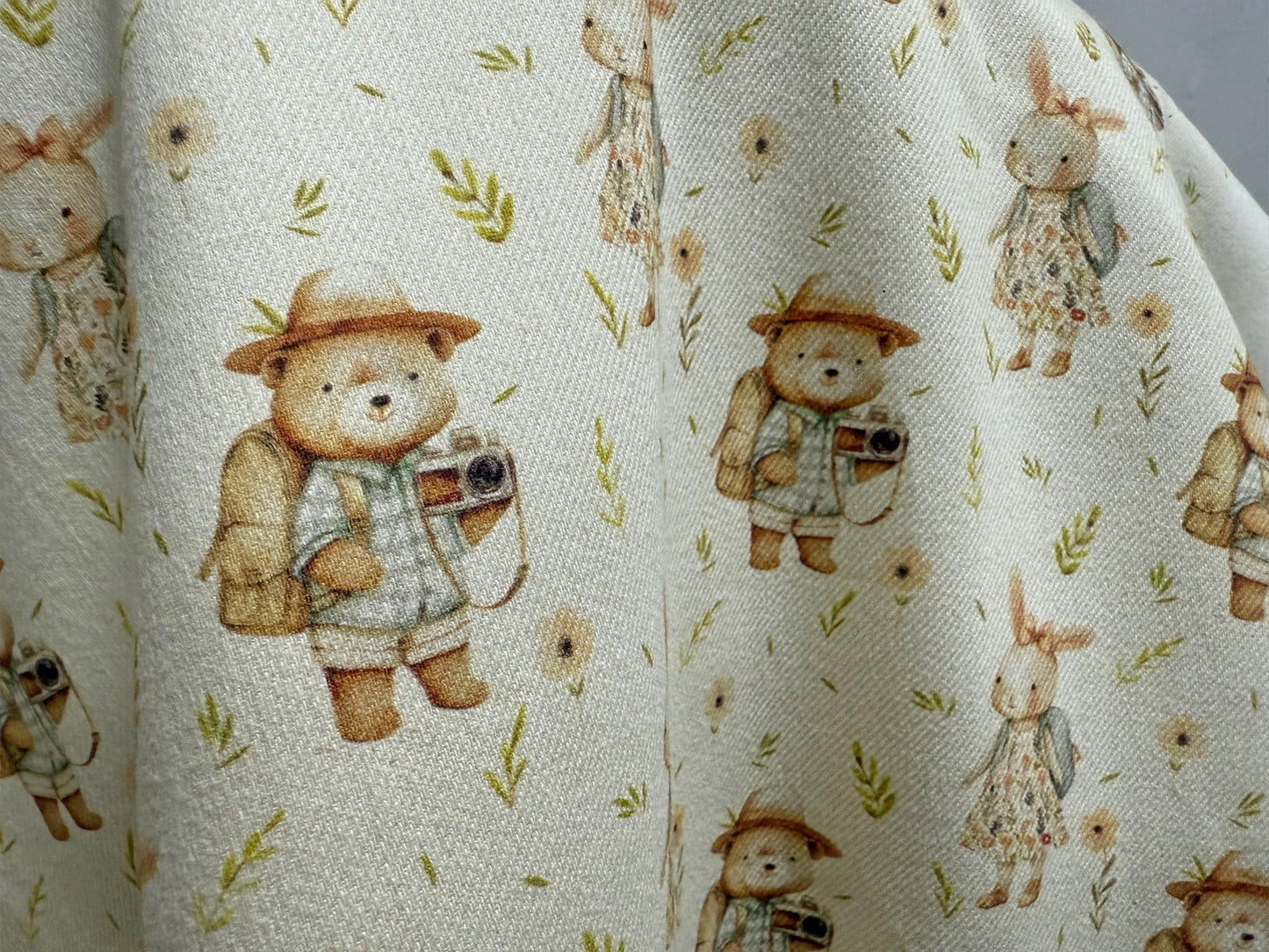 Ayı ve Tavşan Baskılı Kumaş - Sevimli Hayvanlar ve Bitkiler - Muslin, Poplin, Keten, Saten, Denim, Gabardin, Su Geçirmez Üzerine Özel Baskılı