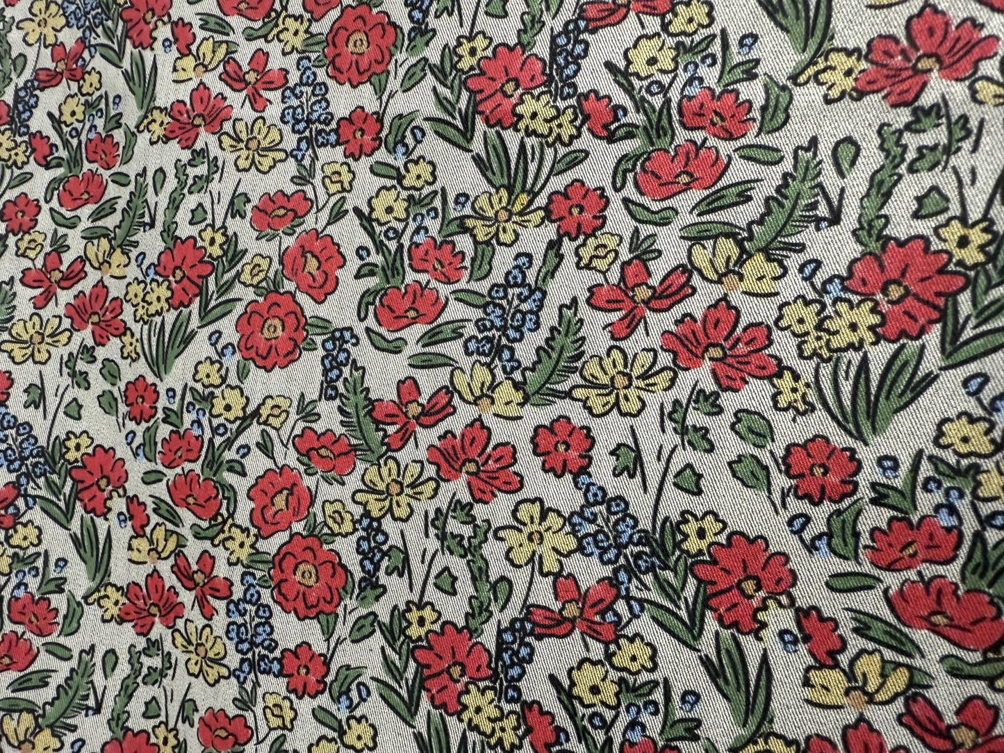 Çiçekli Kumaş – Kendin Yap, Döşeme ve Giyim için Muslin, Poplin, Keten, Saten ve Kot Kumaşlara Özel Baskı – Kırmızı ve Sarı Çiçekler