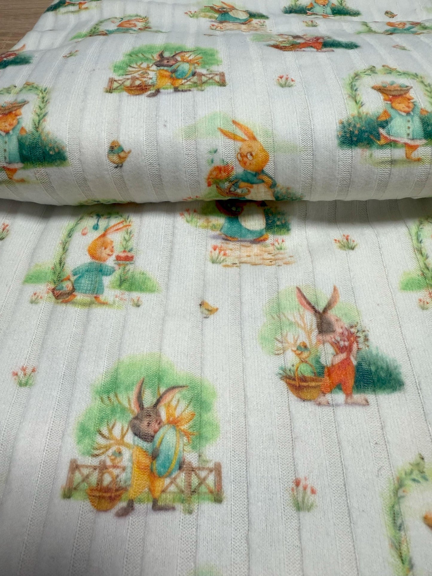 Tavşan ve Bitki Desenli Kumaş - Pamuk-Polyester Karışımı - El Sanatları, Terzilik ve Ev Dekorasyonu için Transfer Baskı Kumaş, 148 cm genişliğinde