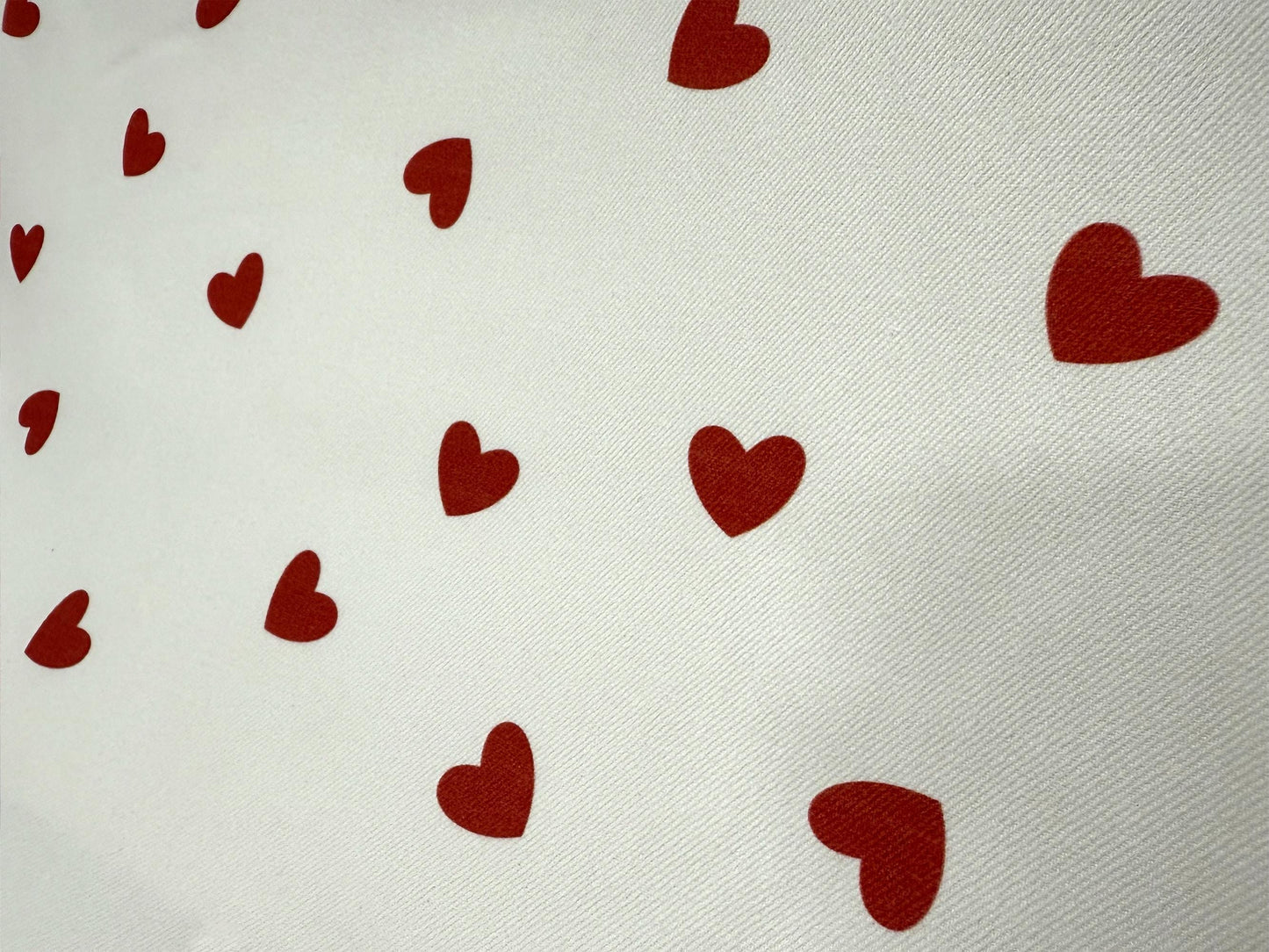 Tatlı Kalp Desenli Kumaş Çeşitli Yönlerde – Özel Baskılı – Muslin, Poplin, Keten, Saten, Kot, Gabardin, Su Geçirmez Kumaş