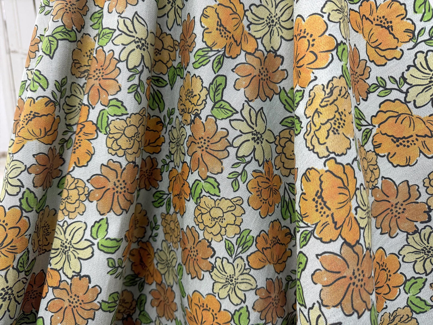 Çiçekli Kumaş – Kendin Yap, Döşemelik ve Giyim için Muslin, Poplin, Keten, Saten ve Kot Kumaşlara Özel Baskı – Sketch Çiçek Desenli