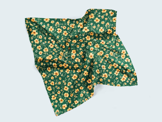 Yeşil Zemin Üzerine Sarı Çiçek Desenli Kumaş