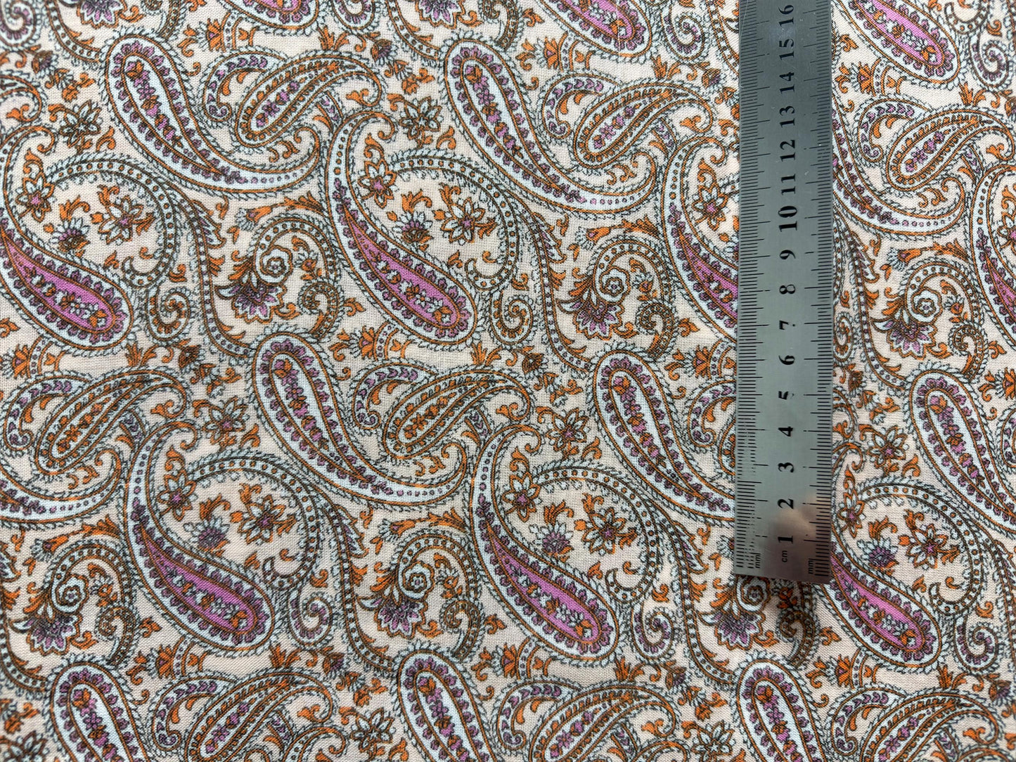 Pateh Desenli Baskılı Kumaş – Muslin, Poplin, Keten, Saten ve Kot Üzerine Özel Baskı – Dikiş ve Kendin Yap El Sanatları Kumaşı – Geleneksel Desen Vintage