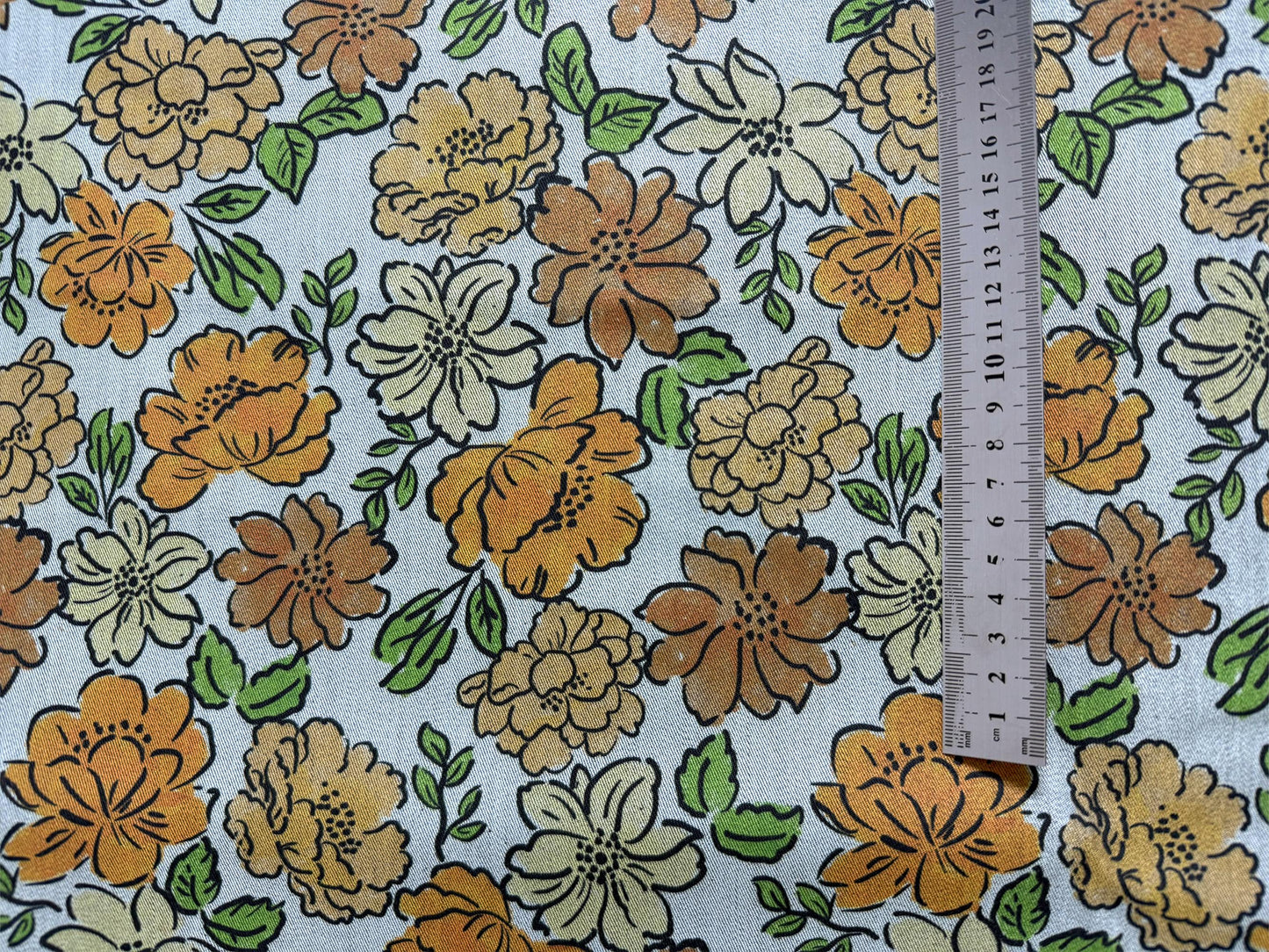 Çiçekli Kumaş – Kendin Yap, Döşemelik ve Giyim için Muslin, Poplin, Keten, Saten ve Kot Kumaşlara Özel Baskı – Sketch Çiçek Desenli