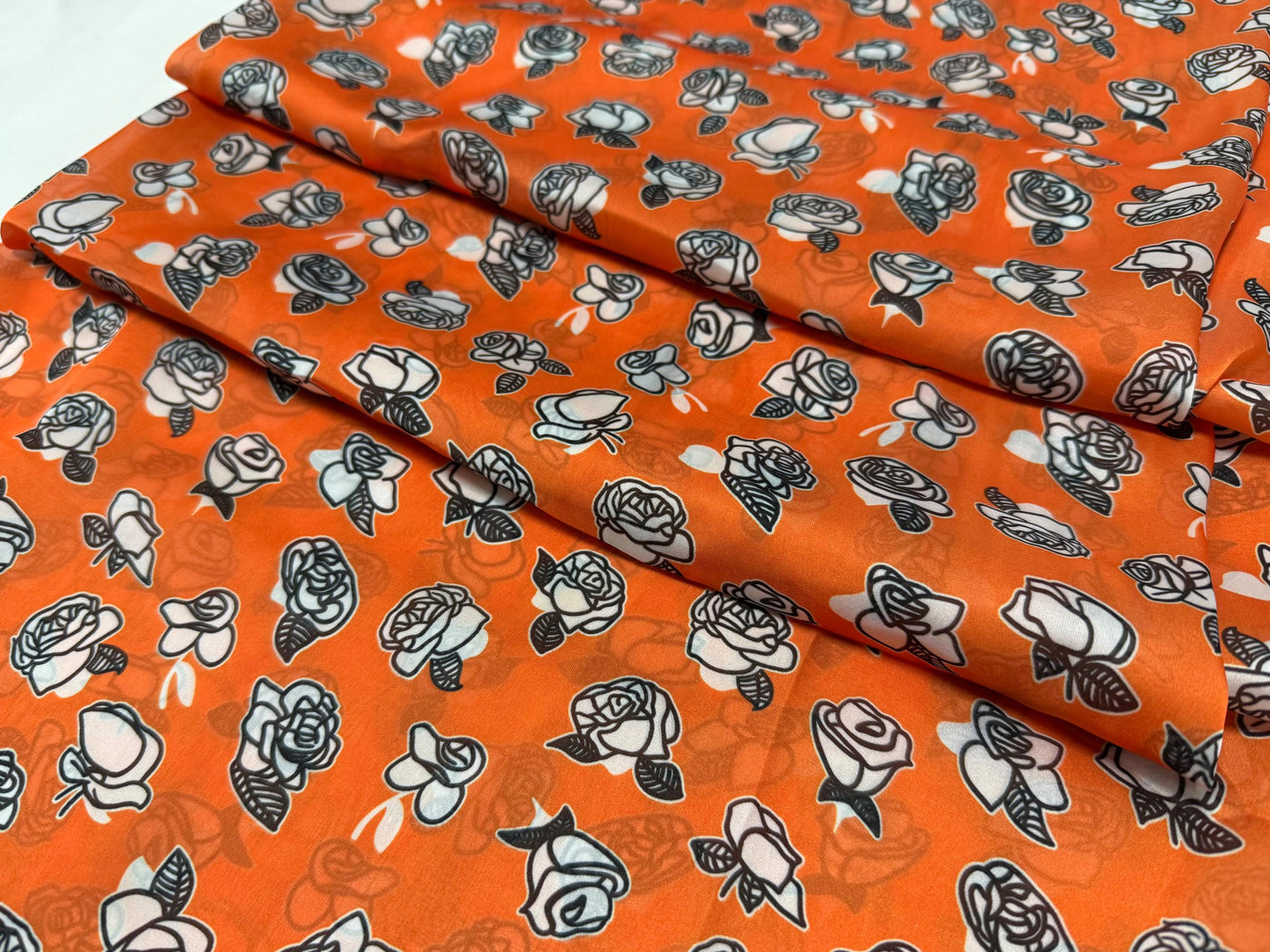 Turuncu Gül Desenli Kumaş – Muslin, Poplin, Keten, Saten, Kot, Gabardin ve Su Geçirmez Paraşüt Üzerine Özel Baskı – Dikiş, El Sanatları için