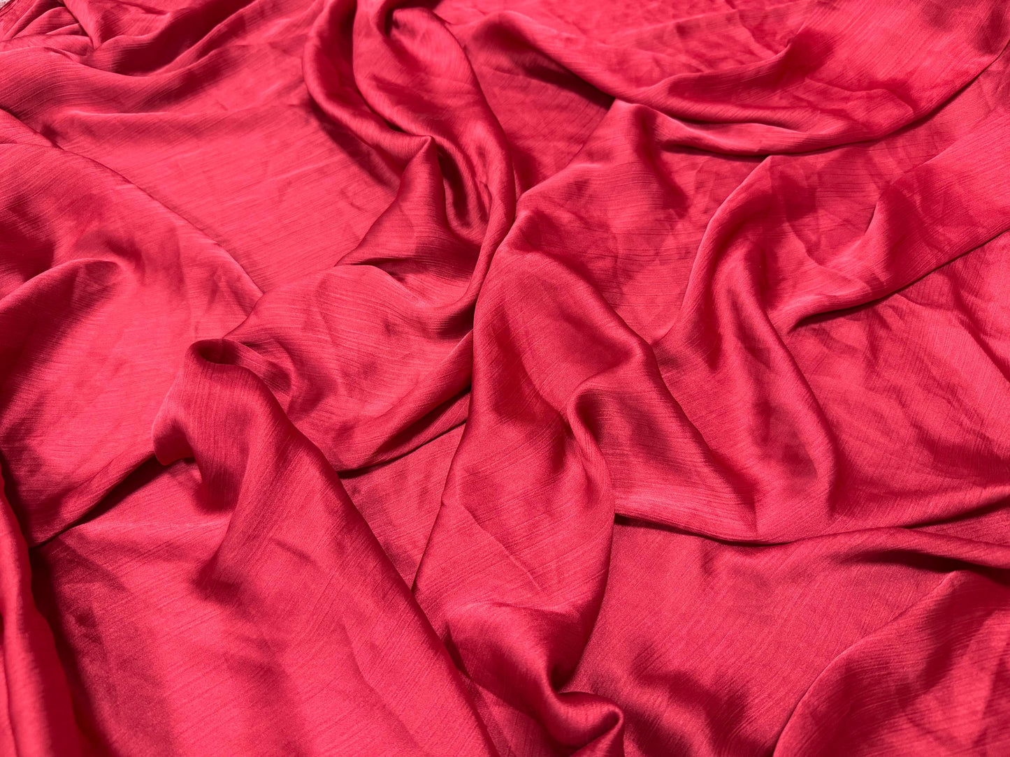 Yoryo Saten Kumaş - Parlak ve Akıcı Polyester Saten | Yumuşak ve Dökümlü | Elbiseler, Eşarplar, Abiyeler için Mükemmel, 150 cm genişliğinde