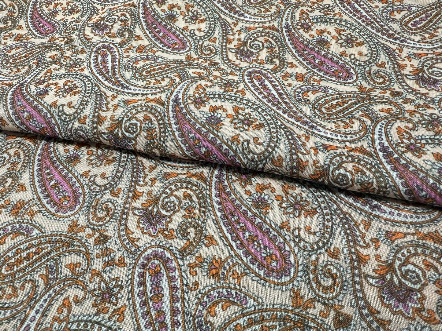 Pateh Desenli Baskılı Kumaş – Muslin, Poplin, Keten, Saten ve Kot Üzerine Özel Baskı – Dikiş ve Kendin Yap El Sanatları Kumaşı – Geleneksel Desen Vintage