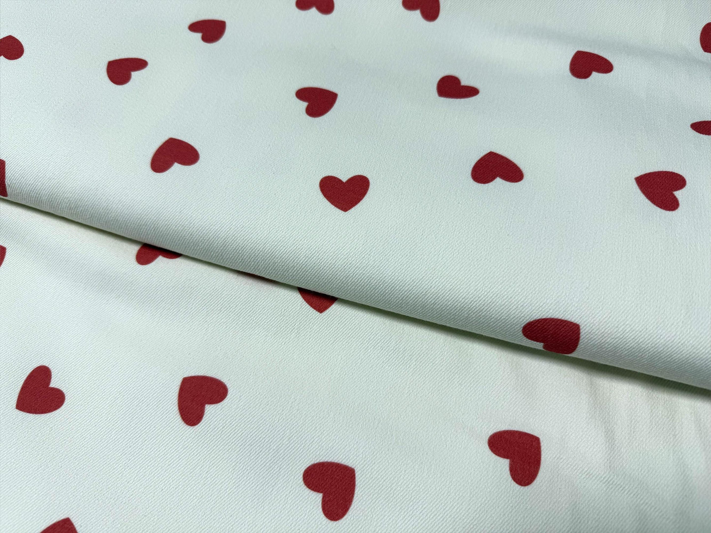 Tatlı Kalp Desenli Kumaş Çeşitli Yönlerde – Özel Baskılı – Muslin, Poplin, Keten, Saten, Kot, Gabardin, Su Geçirmez Kumaş