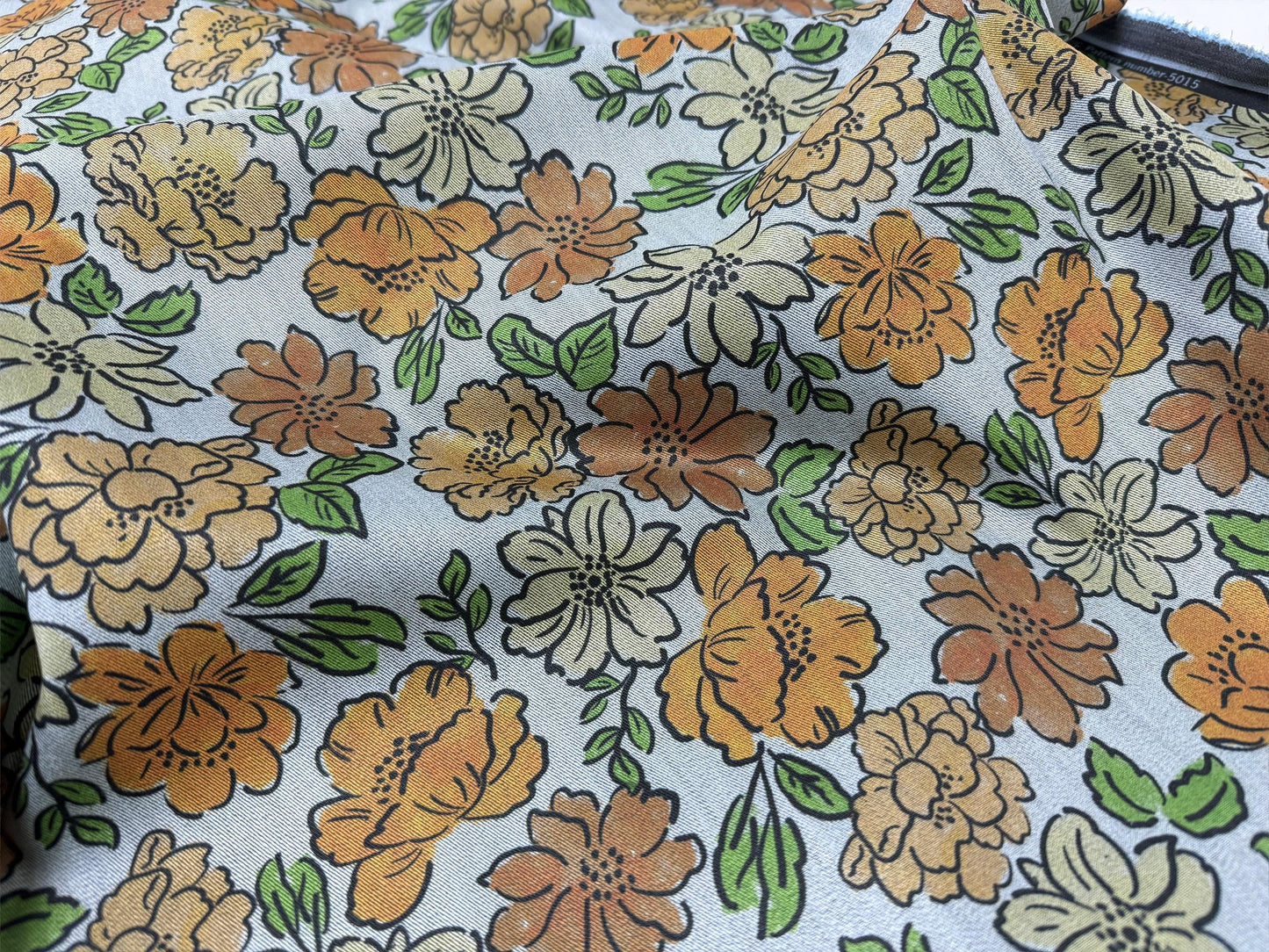 Çiçekli Kumaş – Kendin Yap, Döşemelik ve Giyim için Muslin, Poplin, Keten, Saten ve Kot Kumaşlara Özel Baskı – Sketch Çiçek Desenli