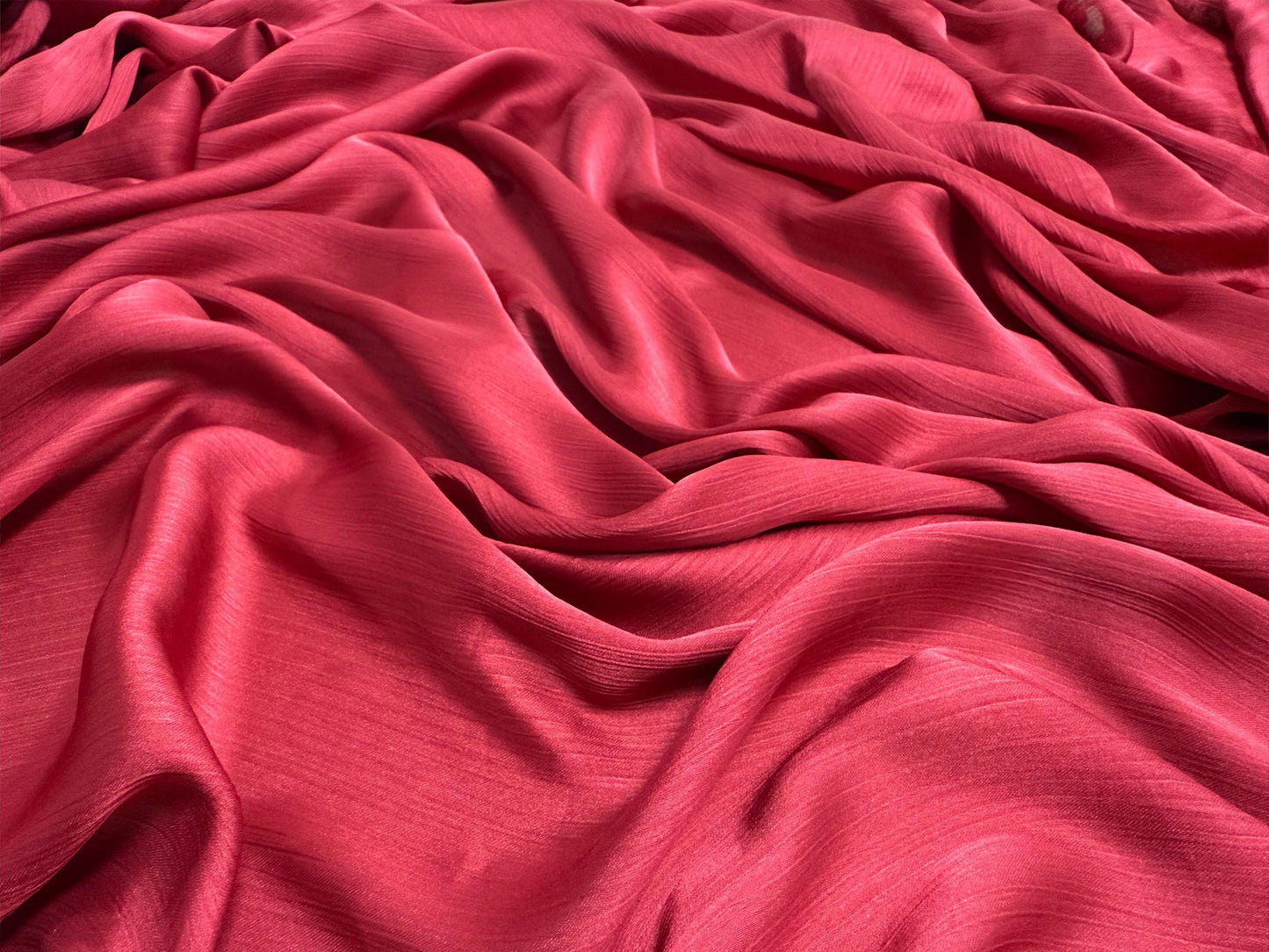 Yoryo Saten Kumaş - Parlak ve Akıcı Polyester Saten | Yumuşak ve Dökümlü | Elbiseler, Eşarplar, Abiyeler için Mükemmel, 150 cm genişliğinde