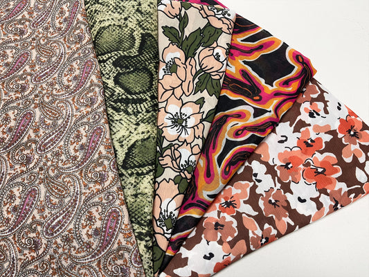 Yoryo Saten Kumaş – Yumuşak ve Zarif Polyester Saten – Paisley, Yılan Derisi Deseni, Şakayık, Dinamik İnsan, Çiçek Desenleri, 150 cm genişliğinde