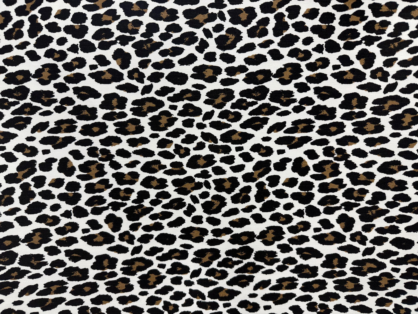 Leopar Desenli Pamuklu Kumaş – %100 Pamuk, Döşemelik, Ceketler, Pantolonlar, Çantalar ve Daha Fazlası için Dayanıklı ve Şık, 51" genişliğinde
