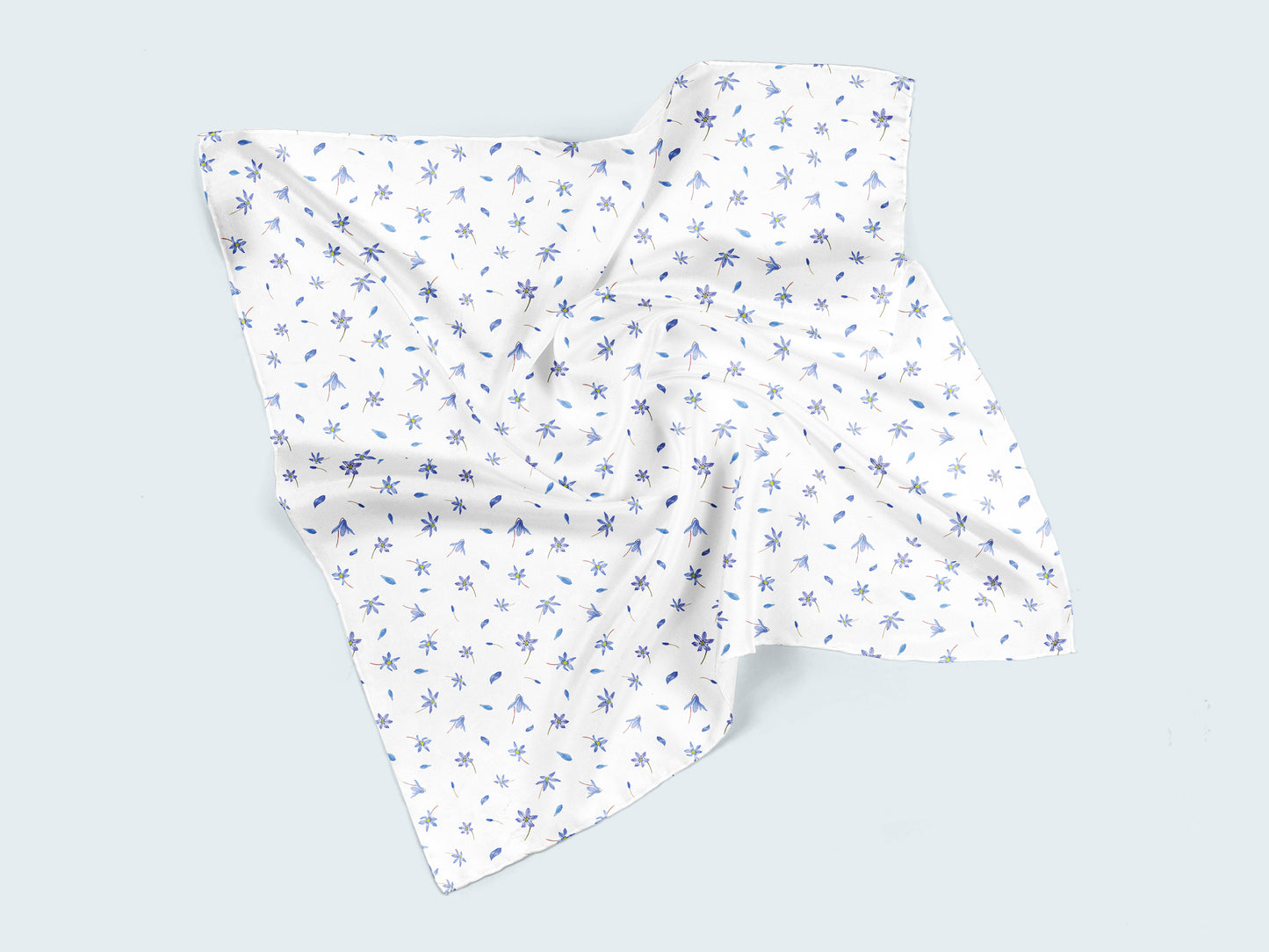 Narin Mavi Çiçek Desenli Kumaş