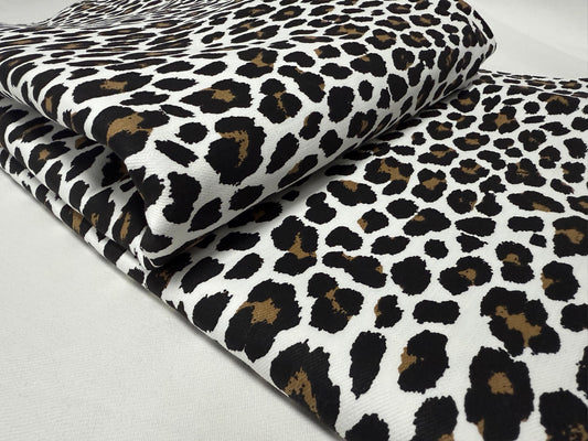 Leopar Desenli Pamuklu Kumaş – %100 Pamuk, Döşemelik, Ceketler, Pantolonlar, Çantalar ve Daha Fazlası için Dayanıklı ve Şık, 51" genişliğinde