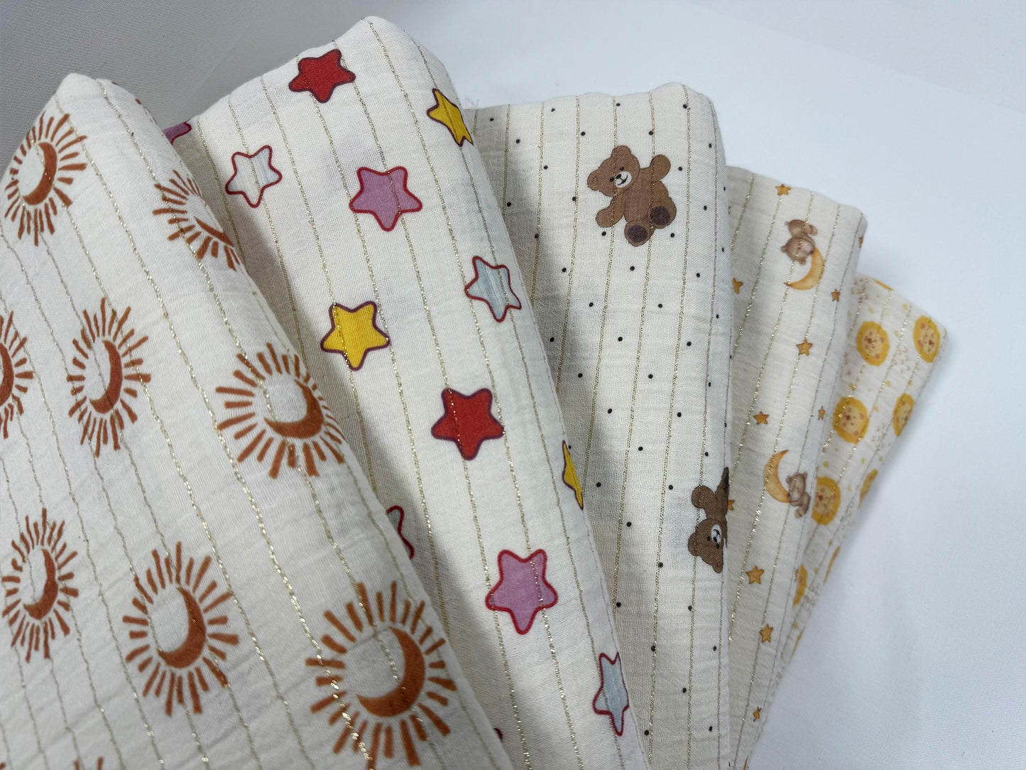 Parıltılı Detaylara Sahip Çift Katlı Tül Muslin Kumaş – Ayı, Hilal, Puantiye ve Yıldız Desenleri – Dikiş, El Sanatları için Kumaş, 148 cm genişliğinde