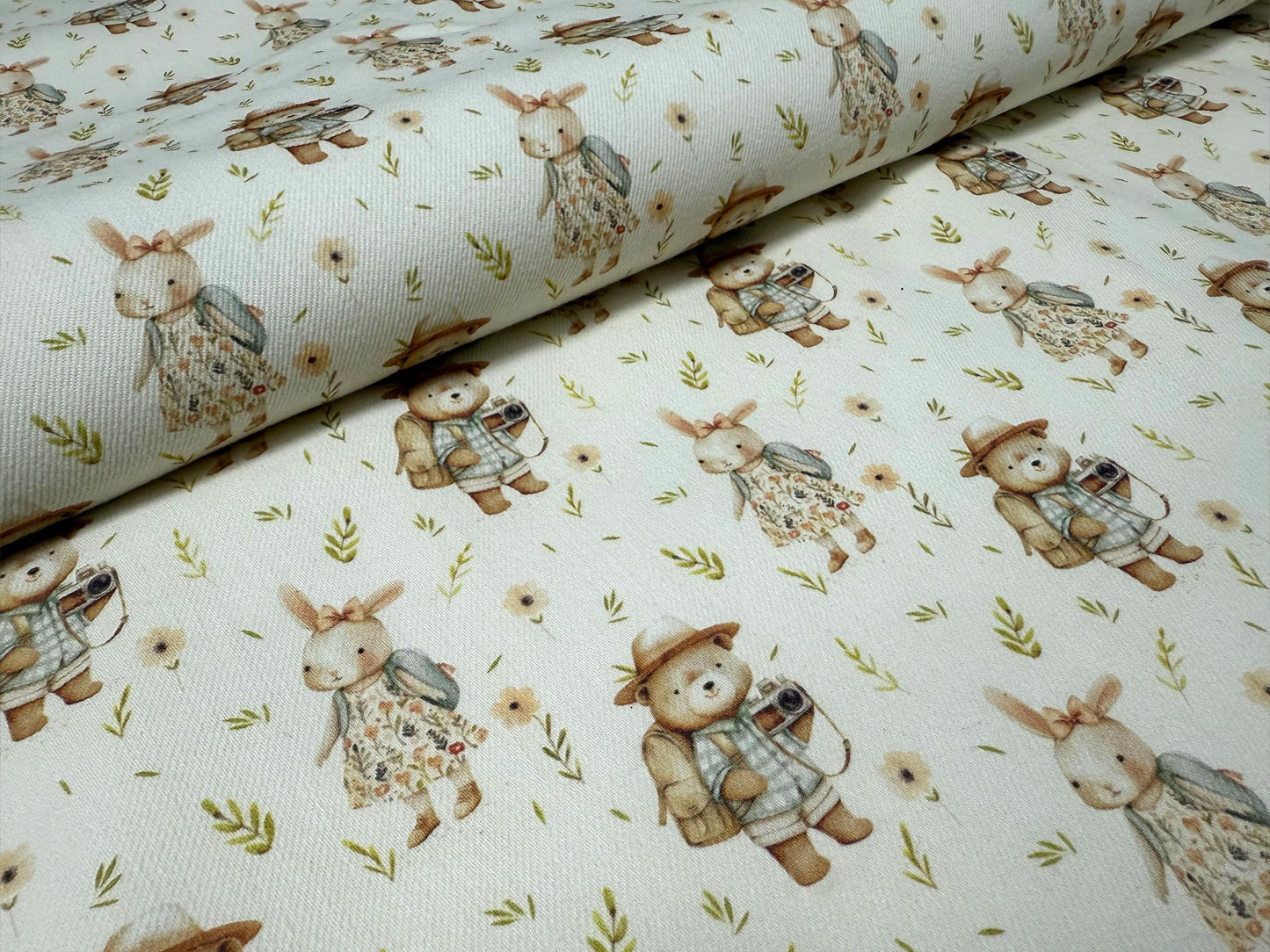 Ayı ve Tavşan Baskılı Kumaş - Sevimli Hayvanlar ve Bitkiler - Muslin, Poplin, Keten, Saten, Denim, Gabardin, Su Geçirmez Üzerine Özel Baskılı