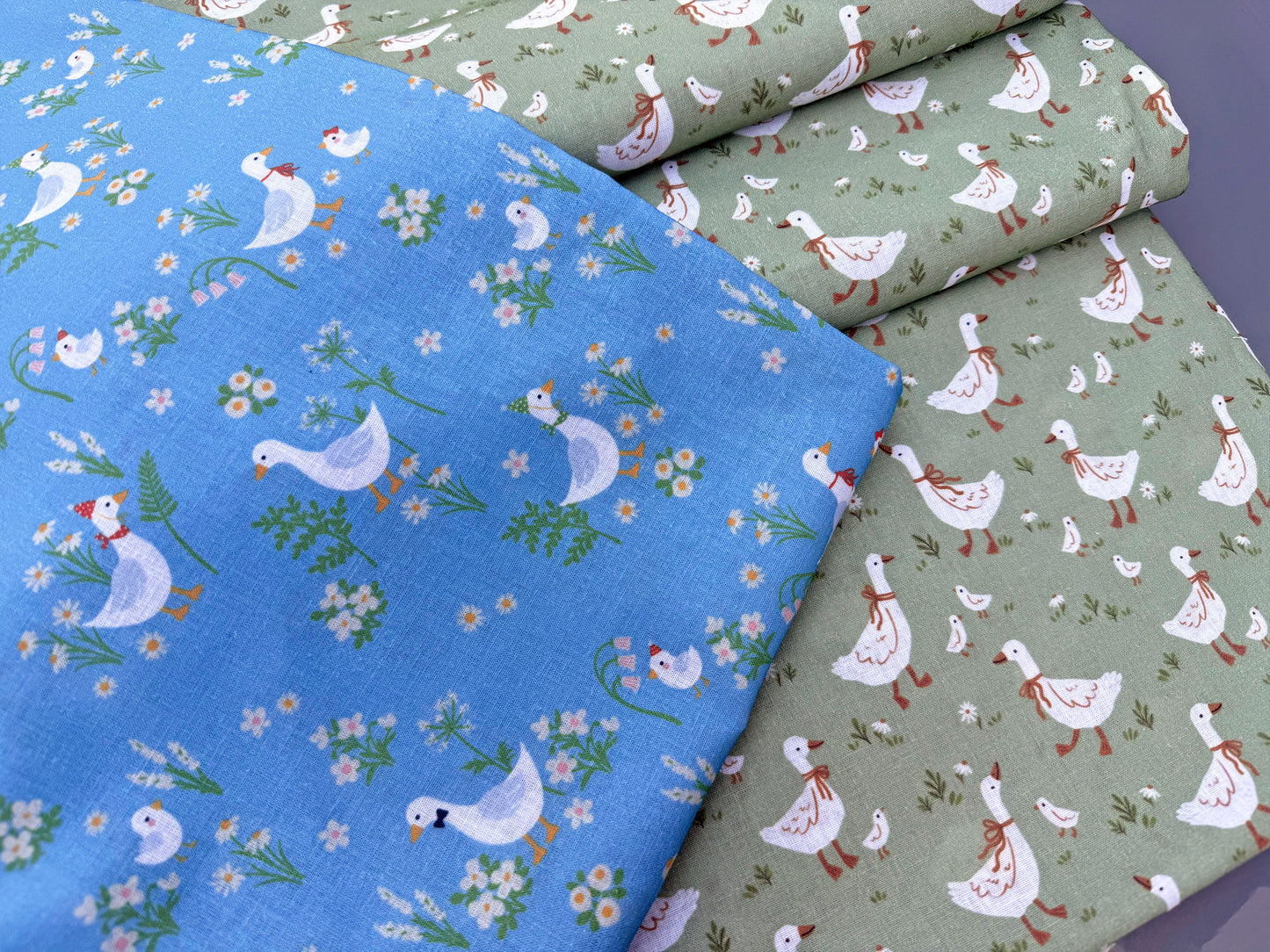 Mavi Çiçekli Ördek Desenli Kumaş – Muslin, Poplin, Keten, Saten, Kot, Gabardin, Su Geçirmez Kumaş Üzerine Özel Baskı – Dikiş ve El Sanatları